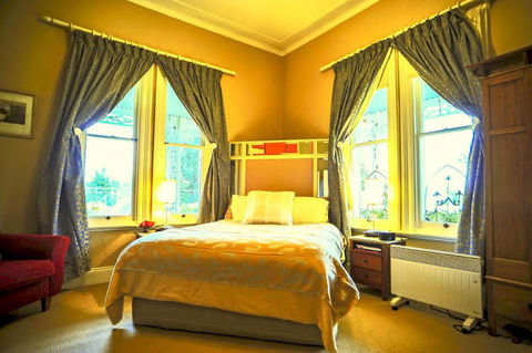 Cromwell House - Sunshine Coast Guide 2