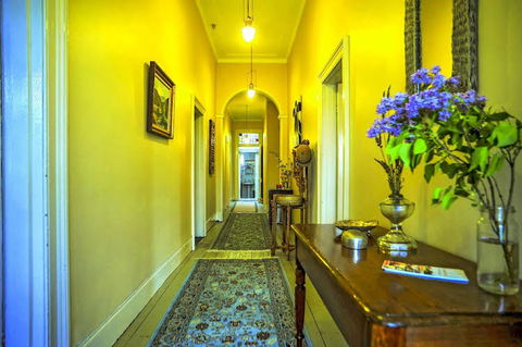 Cromwell House - Sunshine Coast Guide 5