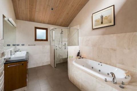 Aiyana Retreat - Sunshine Coast Guide 0