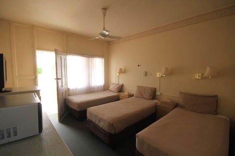 Aromet Motor Inn - Sunshine Coast Guide 7