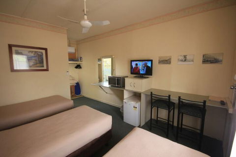 Aromet Motor Inn - Sunshine Coast Guide 4