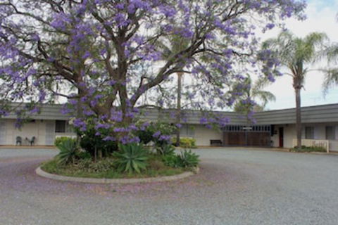 Aromet Motor Inn - Sunshine Coast Guide 0