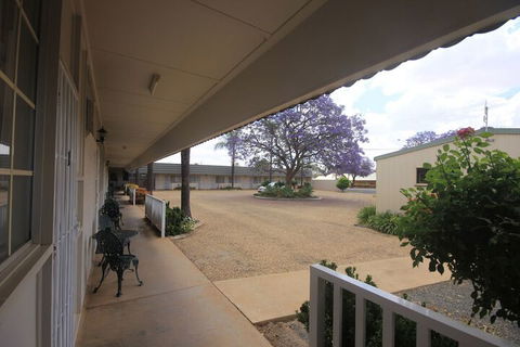 Aromet Motor Inn - Sunshine Coast Guide 1