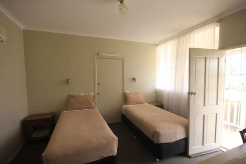 Aromet Motor Inn - Sunshine Coast Guide 6