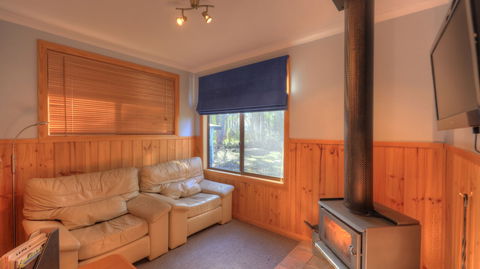 Derwent Bridge Chalets & Studios - Sunshine Coast Guide 3