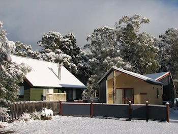 Derwent Bridge Chalets & Studios - Sunshine Coast Guide 0