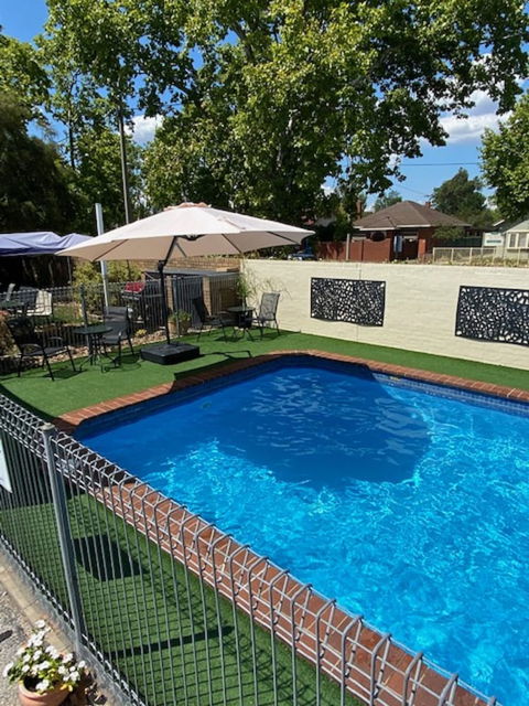 Albury City Motel - Sunshine Coast Guide 1