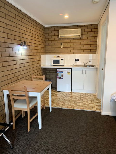 Albury City Motel - Sunshine Coast Guide 6