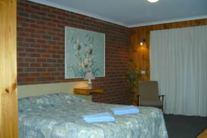 Tooleybuc ACT Sunshine Coast Guide