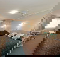 Abraham Lincoln Motel - Sunshine Coast Guide
