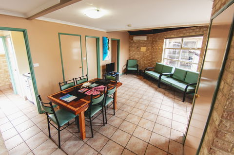 Yot Spot Apartments - Sunshine Coast Guide 4