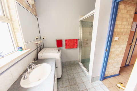 Yot Spot Apartments - Sunshine Coast Guide 1