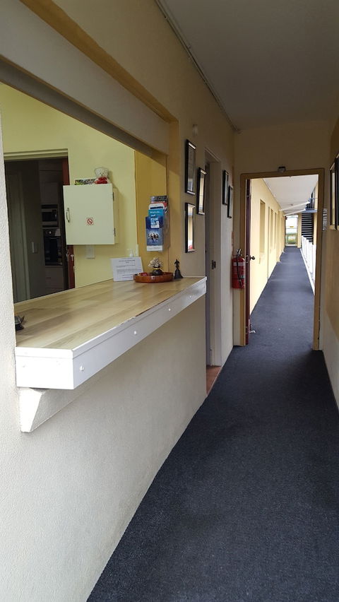 International Lodge - Sunshine Coast Guide 2
