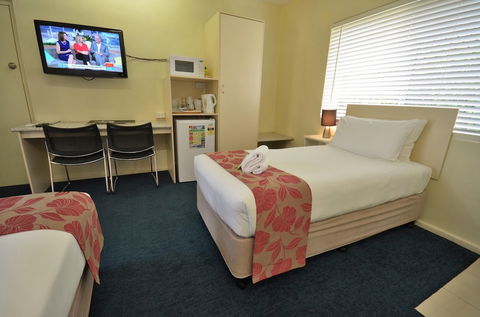 International Lodge - Sunshine Coast Guide 4