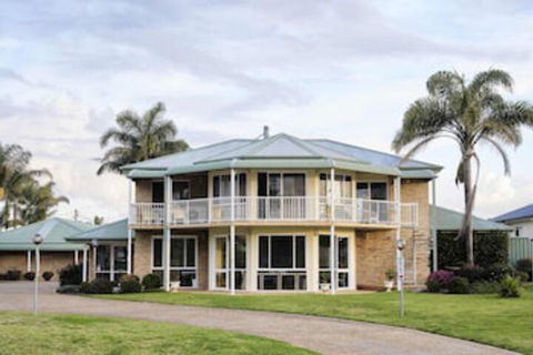 Harbourview House - Sunshine Coast Guide 0