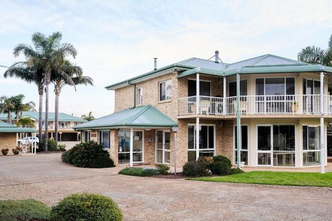 Harbourview House - Sunshine Coast Guide 2