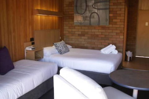 Court Street Motel - Sunshine Coast Guide 2