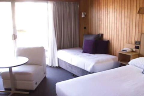 Court Street Motel - Sunshine Coast Guide 3