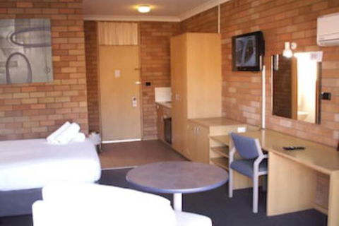 Court Street Motel - Sunshine Coast Guide 4