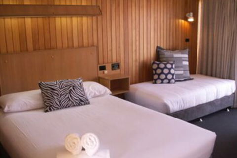 Court Street Motel - Sunshine Coast Guide 0