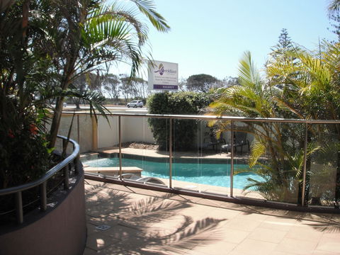 Meridian Alex Beach Apartments - Sunshine Coast Guide 5