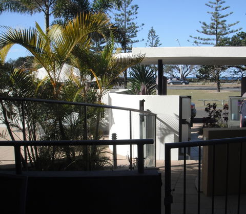 Meridian Alex Beach Apartments - Sunshine Coast Guide 1