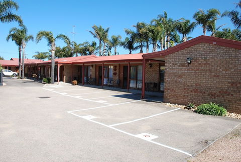 Cunningham Shore Motel - Sunshine Coast Guide 1