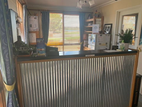 Cunningham Shore Motel - Sunshine Coast Guide 4