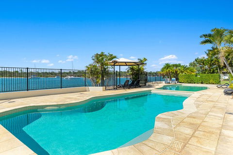 Aqua Linea - Sunshine Coast Guide 2