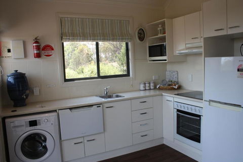 Grace Cottages - Sunshine Coast Guide 4