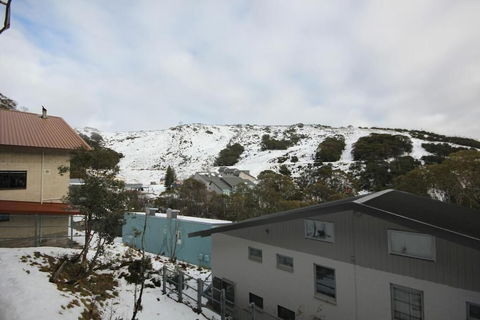 Falls Creek Hotel - Sunshine Coast Guide 0
