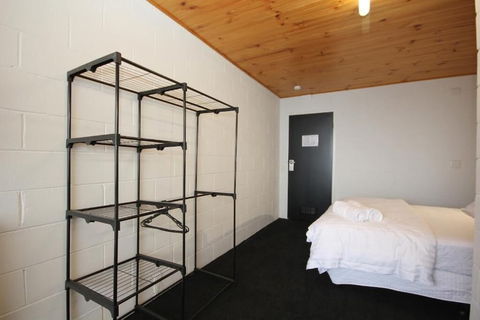 Falls Creek Hotel - Sunshine Coast Guide 4