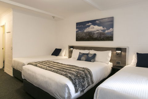 Falls Creek Hotel - Sunshine Coast Guide 6