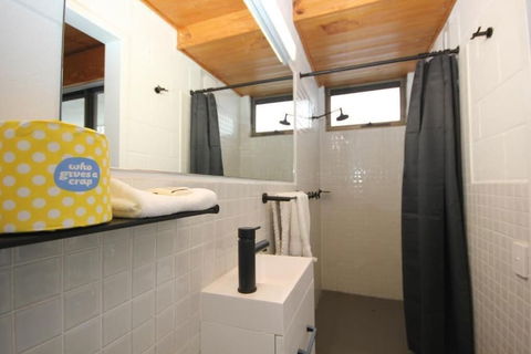 Falls Creek Hotel - Sunshine Coast Guide 2