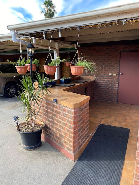 Elm Court Motel - Sunshine Coast Guide 6