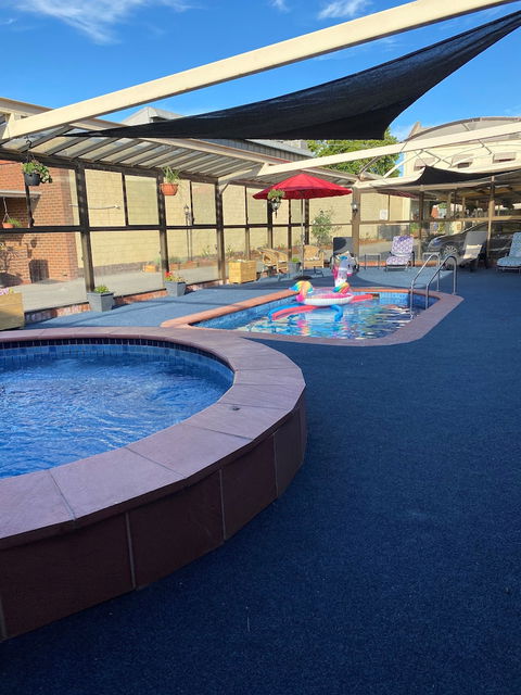 Elm Court Motel - Sunshine Coast Guide 0