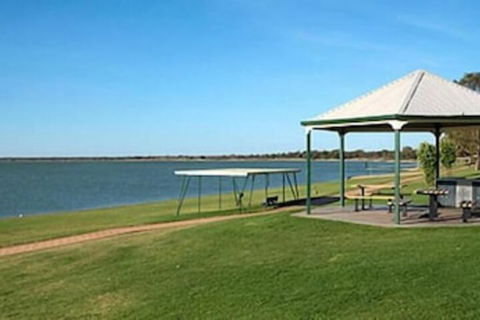 Barmera Lake Resort Motel - Sunshine Coast Guide 2