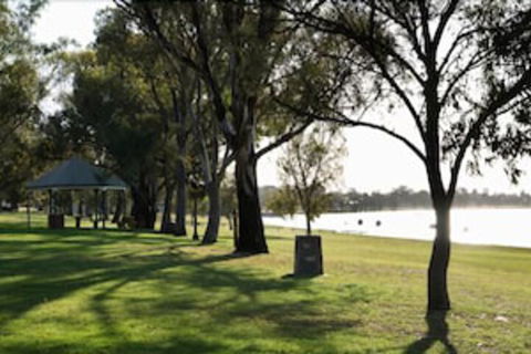 Barmera Lake Resort Motel - Sunshine Coast Guide 4