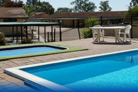 Barmera Lake Resort Motel - Sunshine Coast Guide 6