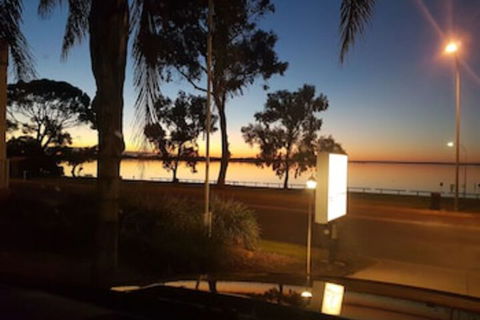 Barmera Lake Resort Motel - Sunshine Coast Guide 0
