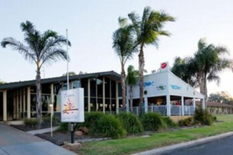 Barmera Lake Resort Motel - Sunshine Coast Guide 5