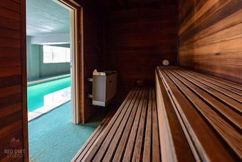 Attunga Alpine Lodge And Apartments - Sunshine Coast Guide 3