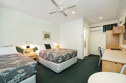 Colonial Terrace Motor Inn - Sunshine Coast Guide 4