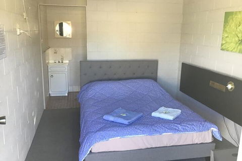 Rankins Springs Motel - Sunshine Coast Guide 6