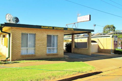 Rankins Springs Motel - Sunshine Coast Guide 0