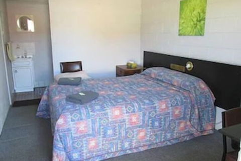 Rankins Springs Motel - Sunshine Coast Guide 7