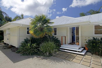 A PERFECT STAY - Abode At Byron - Sunshine Coast Guide 1