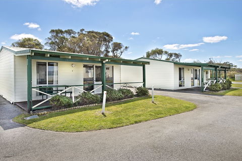 Acclaim Rose Gardens Beachside Holiday Park - Sunshine Coast Guide 2