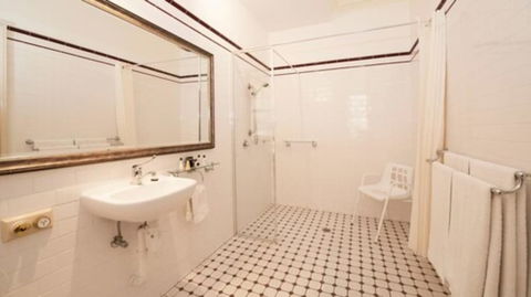 Cobb & Co Court Boutique Hotel - Sunshine Coast Guide 5