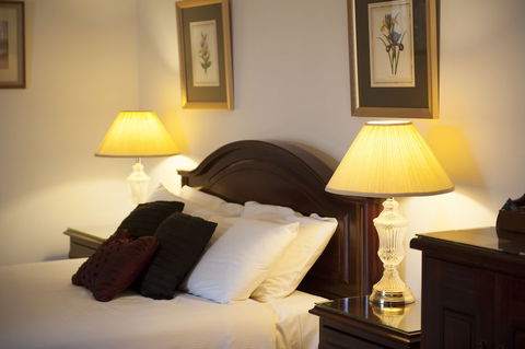 Cobb & Co Court Boutique Hotel - Sunshine Coast Guide 0